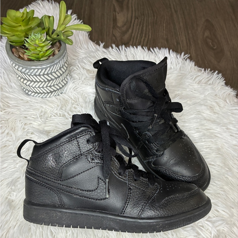 Nike Air Jordan 1 Mid Black Sneakers 🖤